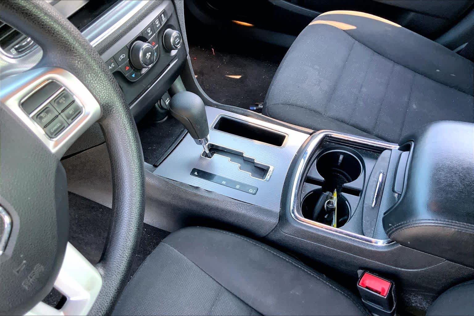 Used 2014 Billet Silver Metallic Clearcoat Dodge SE image 17
