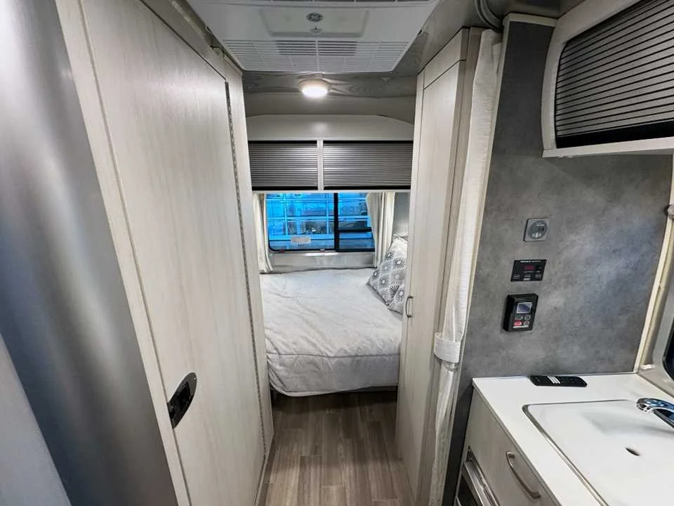 Used 2025  AIRSTREAM  image 12