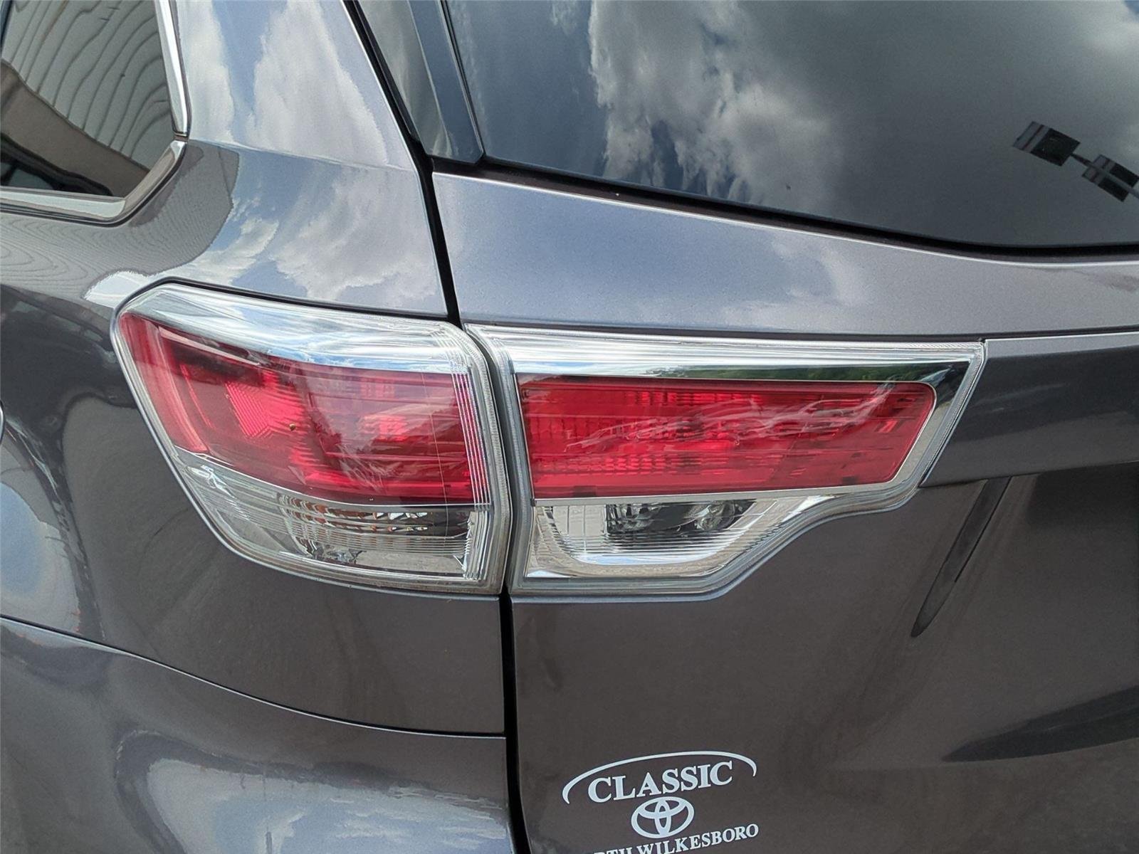 Used 2014 PREDAWN GRAY MICA TOYOTA  image 12