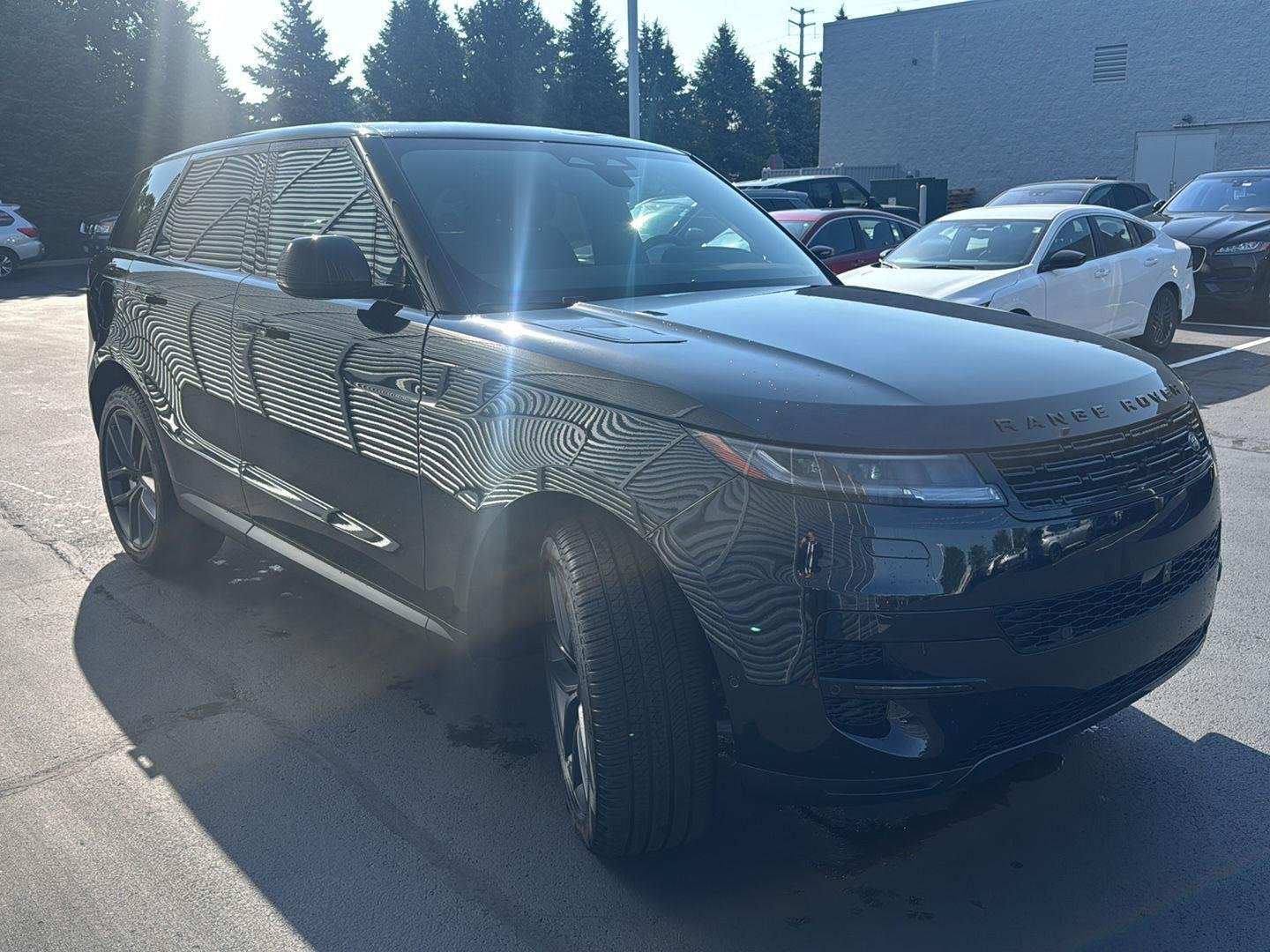 New 2027 Santorini Black Land Rover SE image 6