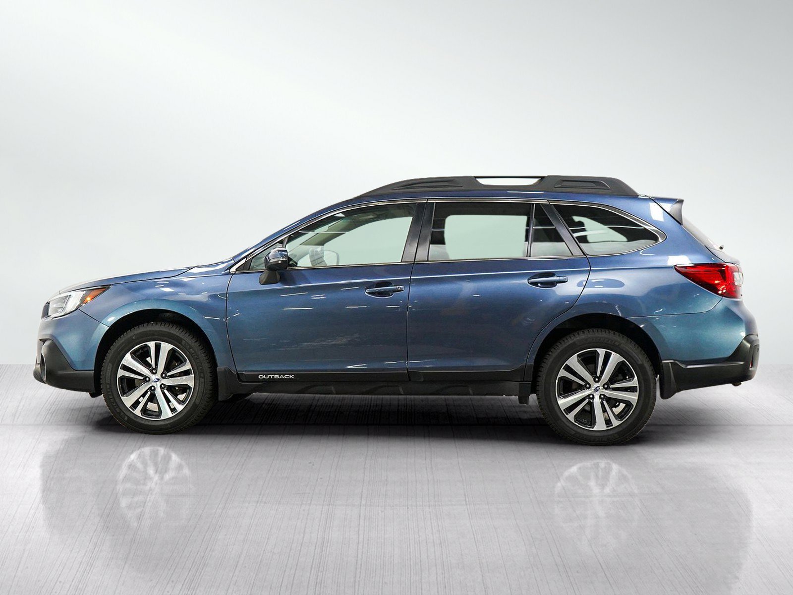 Used 2018 Subaru Outback Limited with VIN 4S4BSANC7J3290339 for sale in South Saint Paul, Minnesota