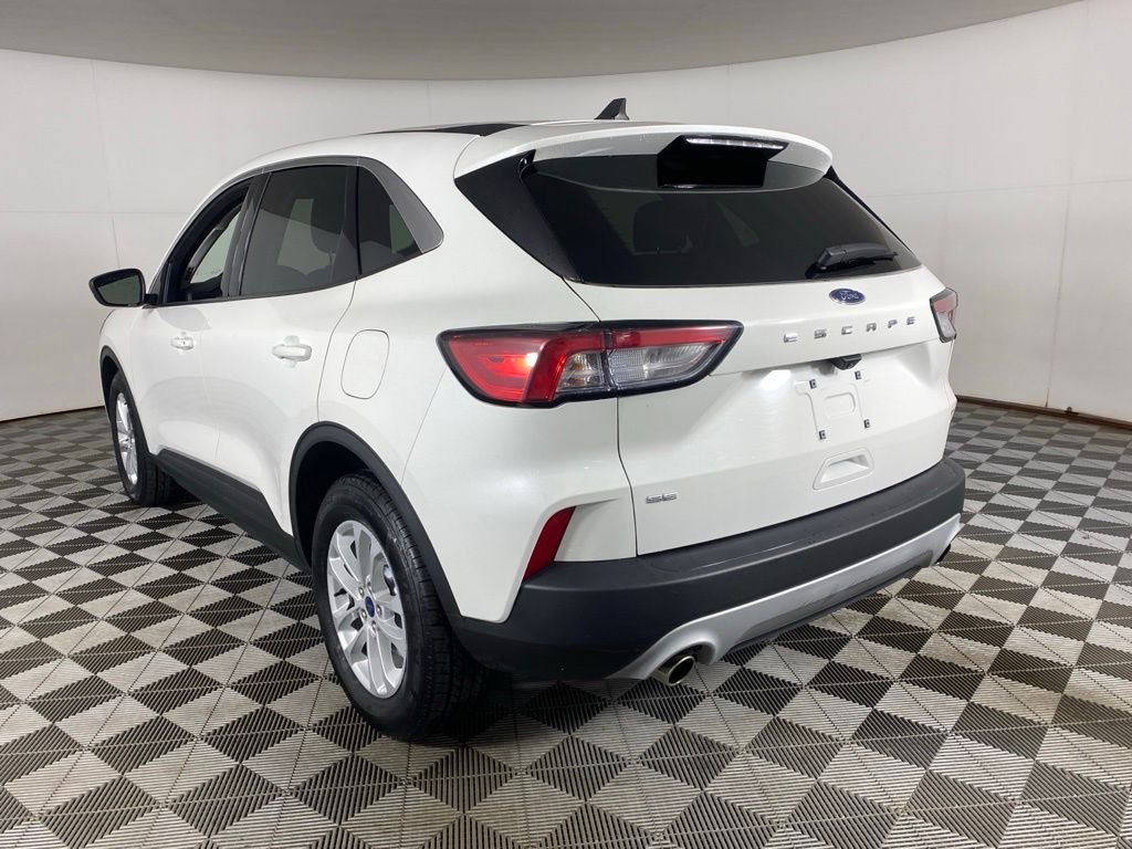 Used 2022 White Ford SE image 4