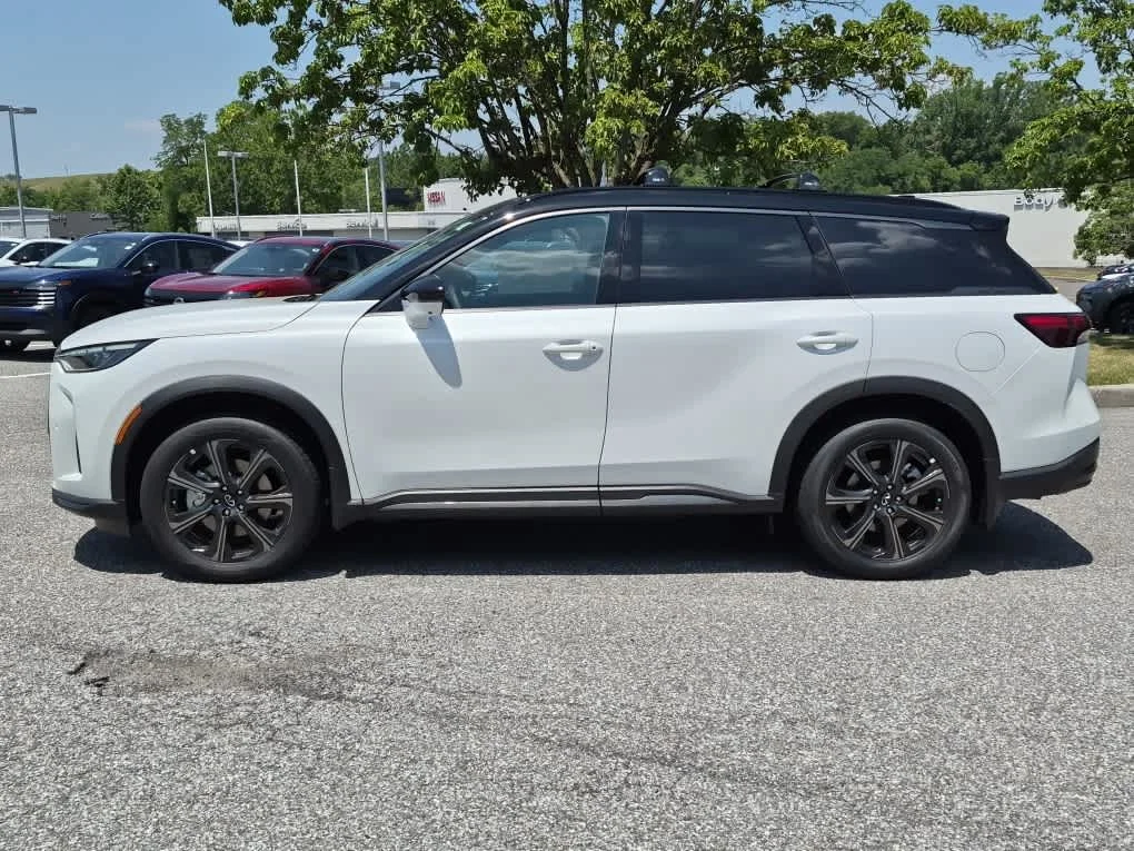 New 2027 2T RAD WHT INFINITI Autograph AWD image 5