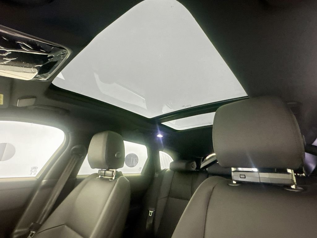 New 2026 Fuji White Land Rover Dynamic SE image 21