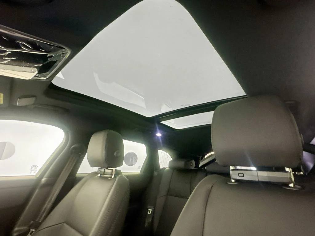 New 2026 Fuji White Land Rover Dynamic SE image 21