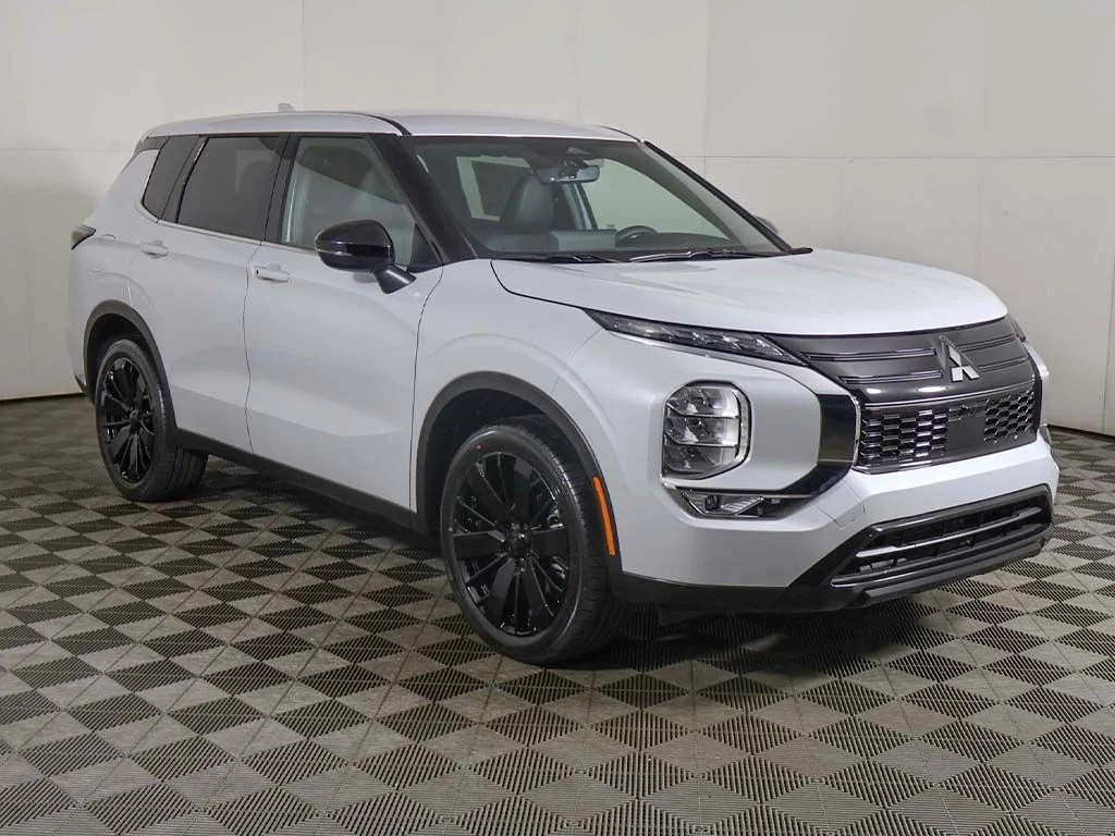 New 2026 White Mitsubishi LE image 55