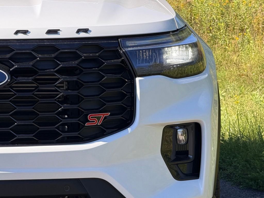 New 2027 Star White Metallic Tri-Coat Ford ST image 2