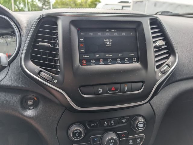 Used 2021 White Jeep Latitude Plus image 14