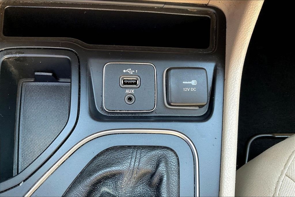 Used 2020 Red Jeep Latitude image 19
