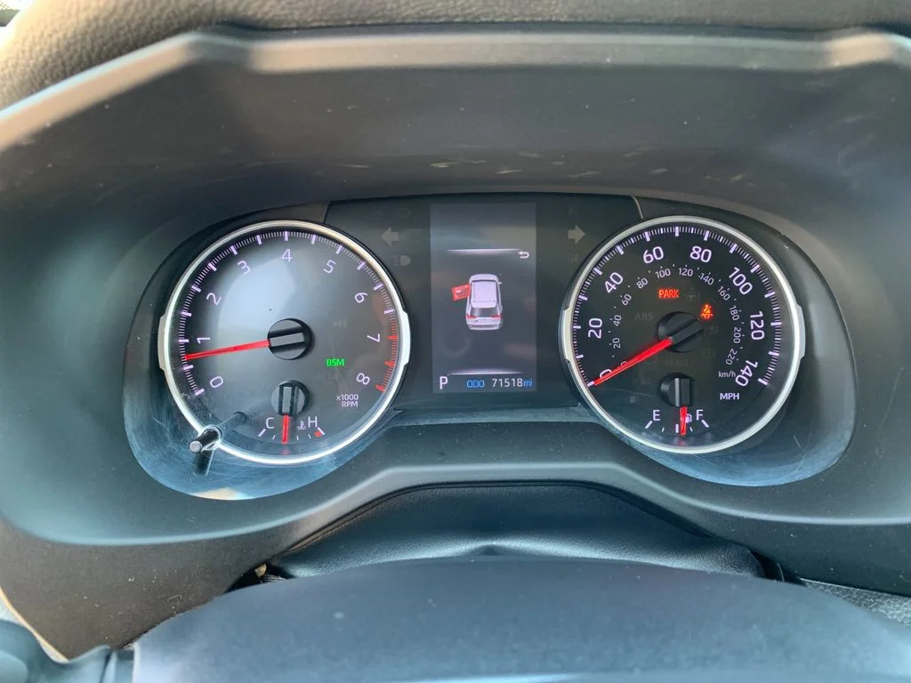 Used 2021 Gray Toyota XLE Premium image 30