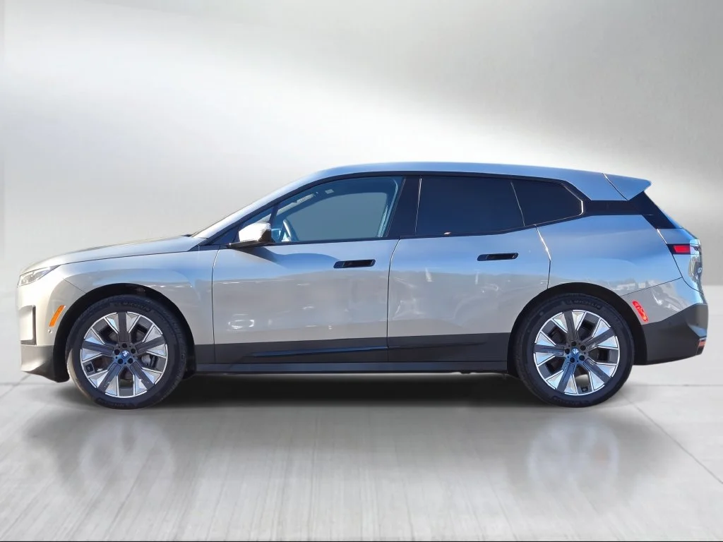 Used 2023 Oxide Gray Metallic BMW xDrive50 image 6