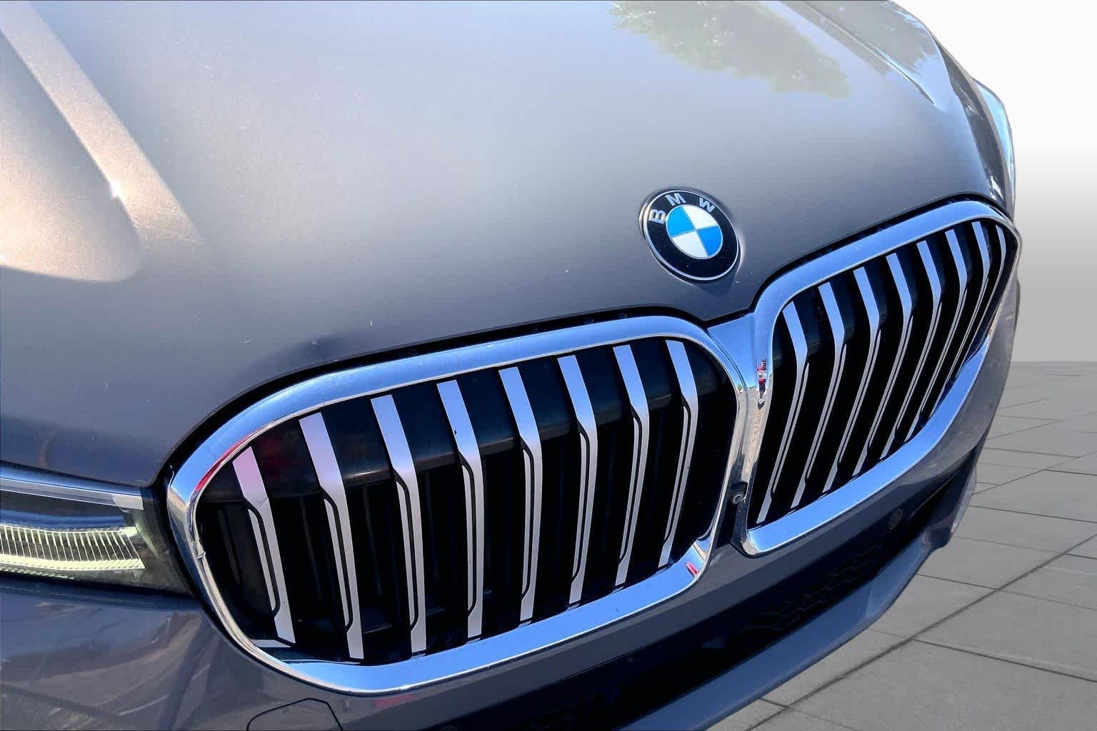 Used 2020 Bemina Grey Amber Effect BMW 750i xDrive image 30