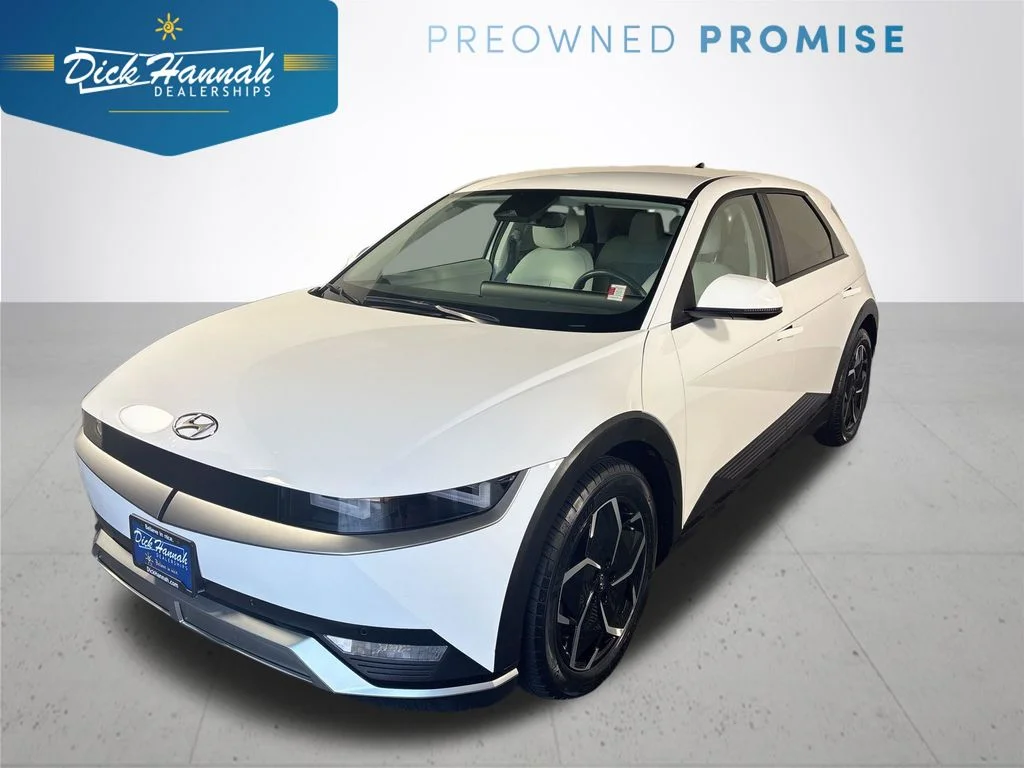 Used 2023 White Hyundai SEL image 1