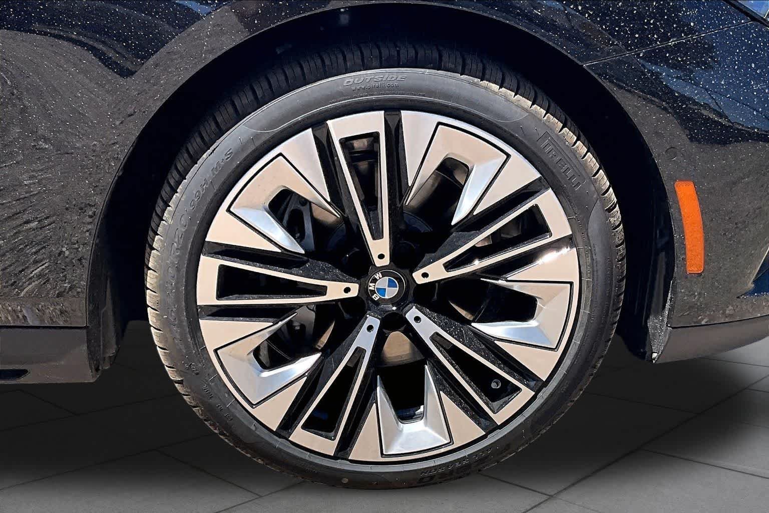 New 2027 Black Sapphire Metallic BMW 540i xDrive image 11
