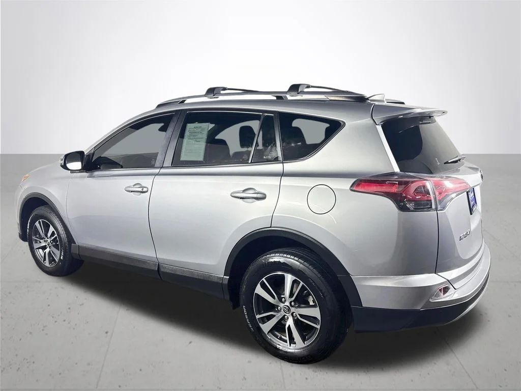 Used 2018 Silver Sky Metallic Toyota XLE image 8