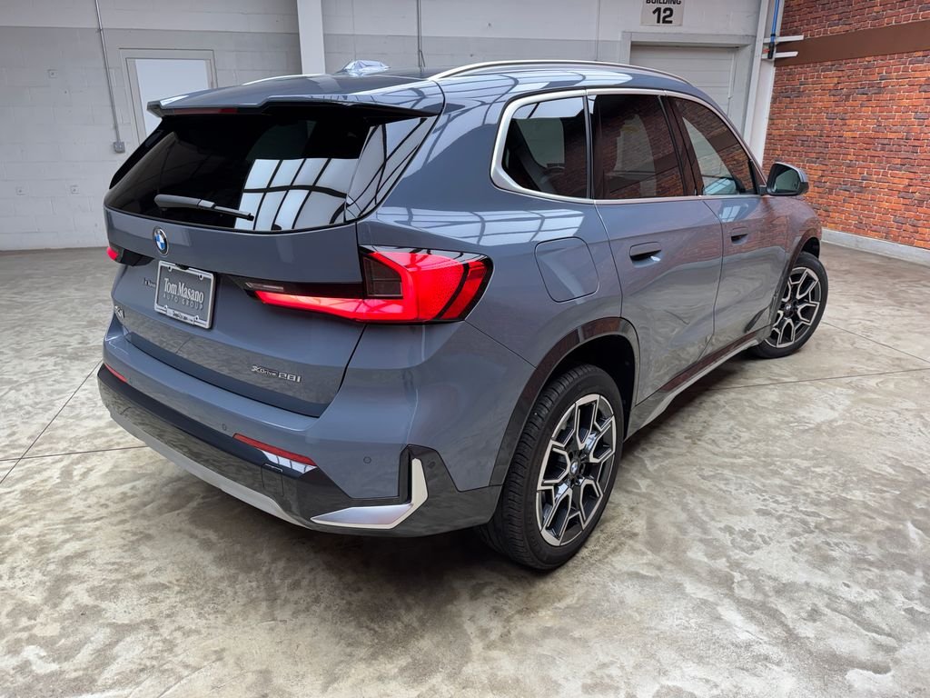 Certified Used 2025  BMW xDrive28i image 5