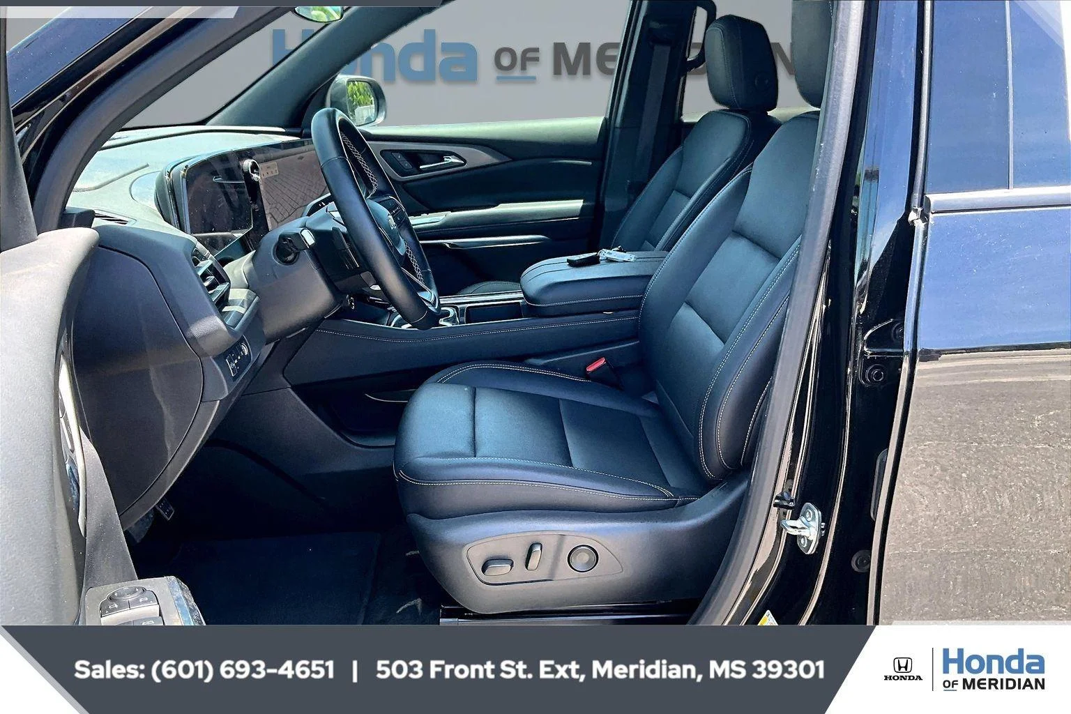 Used 2025 Mosaic Black Metallic Chevrolet AWD LT image 18