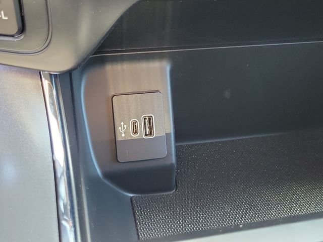 New 2026 Agate Black Metallic Ford XLT image 11