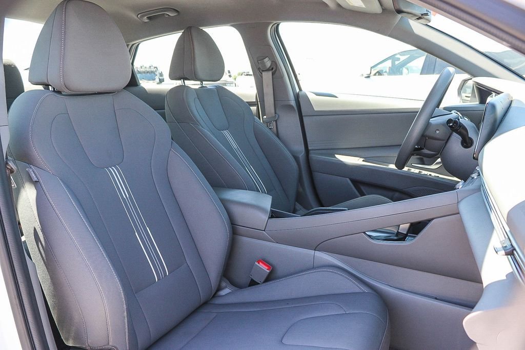 Used 2024 White Hyundai SEL image 17