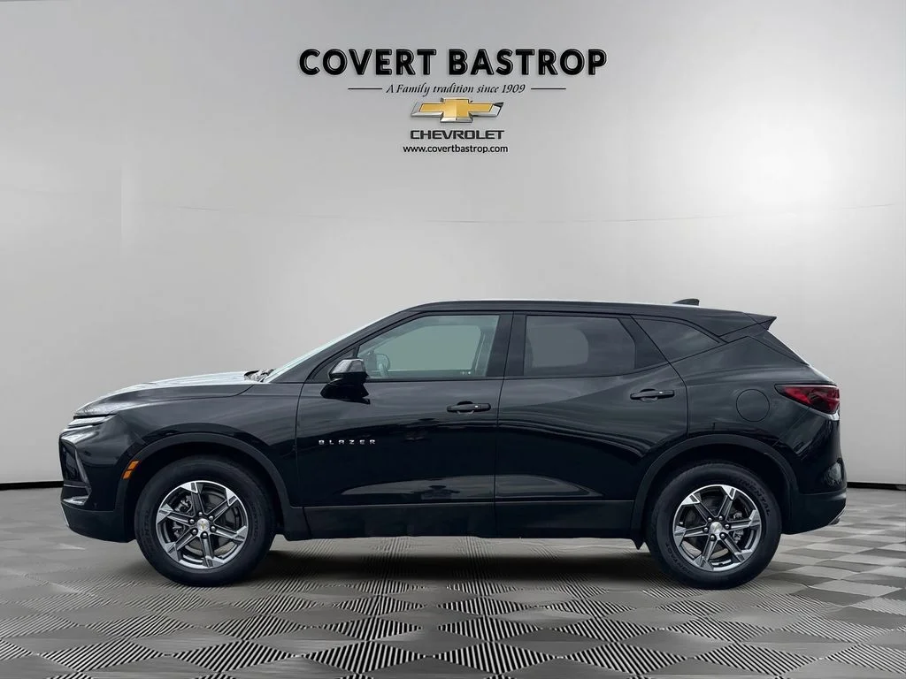 Used 2025 Black Chevrolet LT image 3