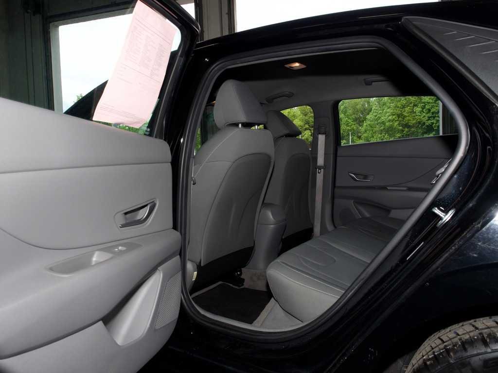 Used 2023 Black Hyundai SEL image 19
