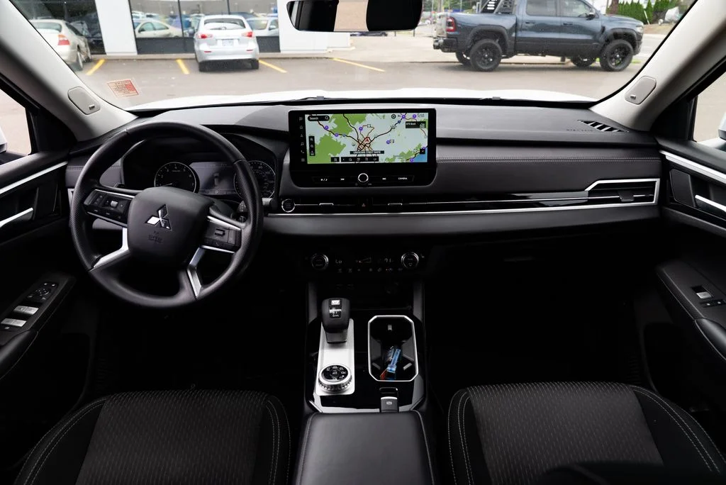 Used 2025 White Mitsubishi ES image 7