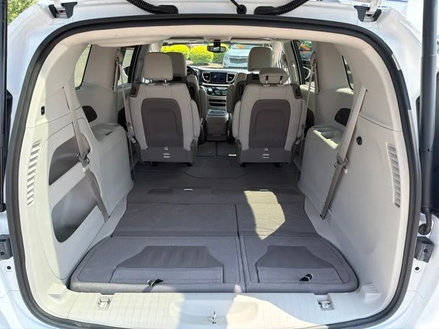 Used 2020 White Chrysler Touring L Plus image 17