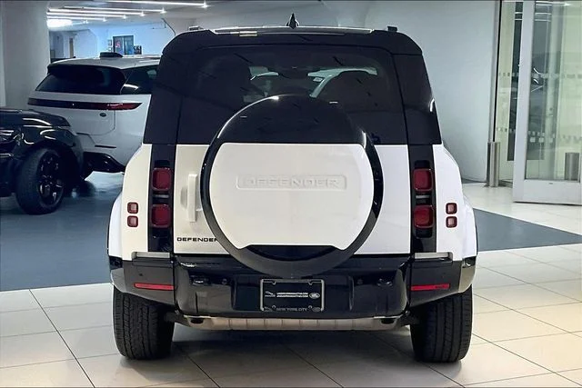Certified Used 2024 White Land Rover X-Dynamic SE image 3