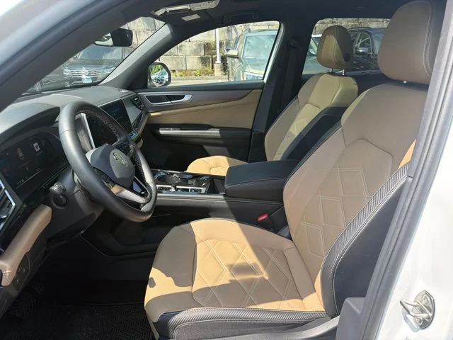 Certified Used 2024  Volkswagen 2.0T SE w/Technology image 9