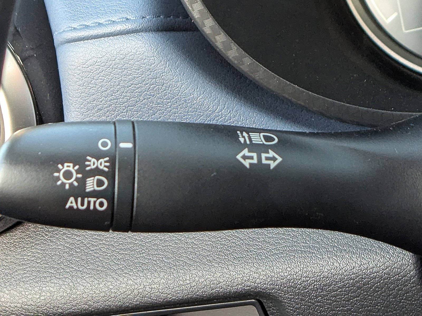 2025 Nissan Versa Sedan SV - Photo 18