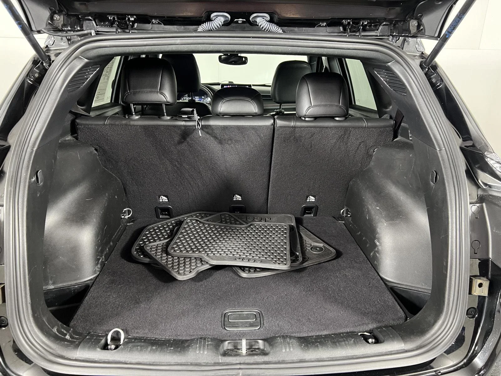 Used 2023 Diamond Black Crystal Pearlcoat Jeep Trailhawk image 24
