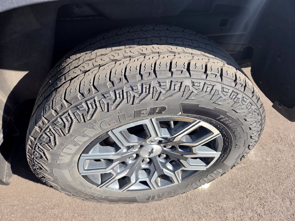 Used 2023 Gray Chevrolet Z71 image 10