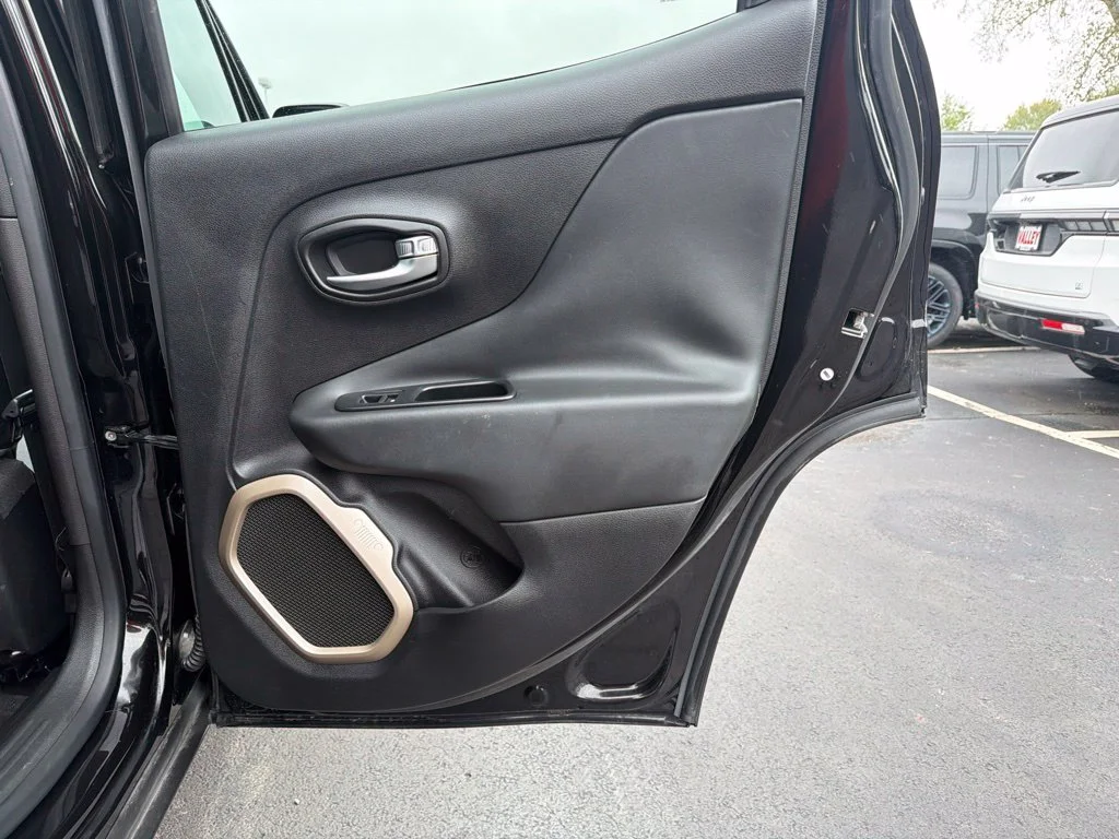Used 2015 Black Jeep Limited image 38