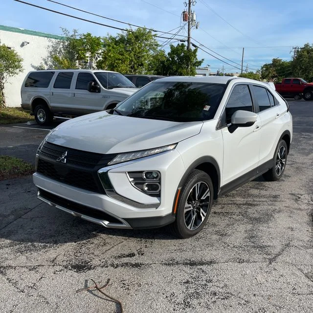 Used 2023  Mitsubishi SE image 1