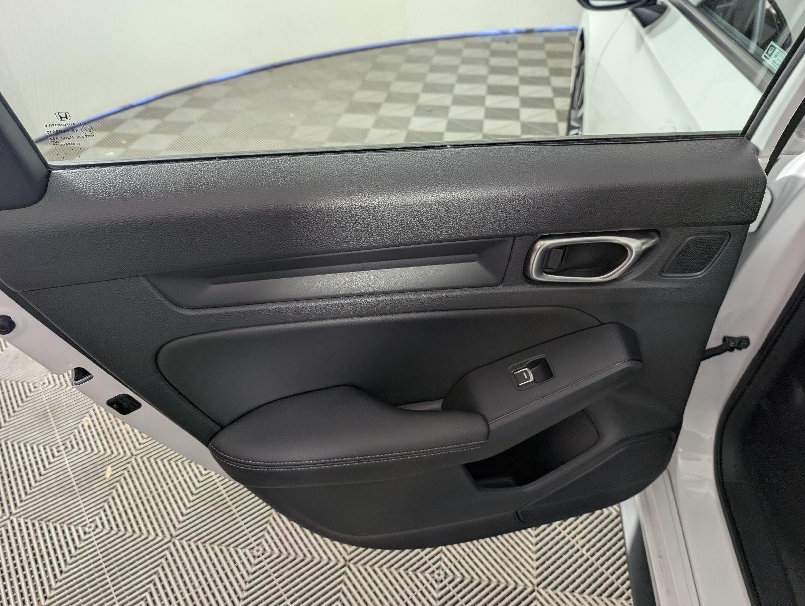 2024 Honda Civic Hatchback EX-L - Photo 30