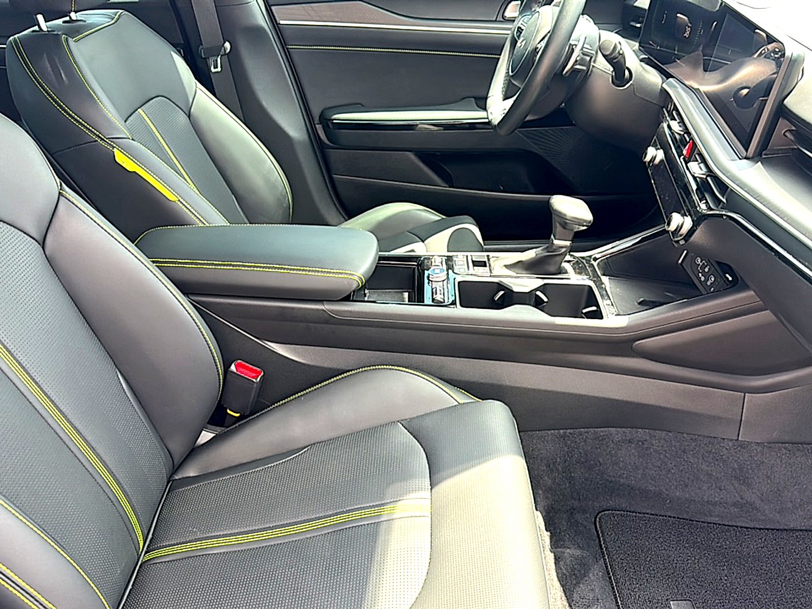 Used 2025 Wolf Gray Kia GT image 24