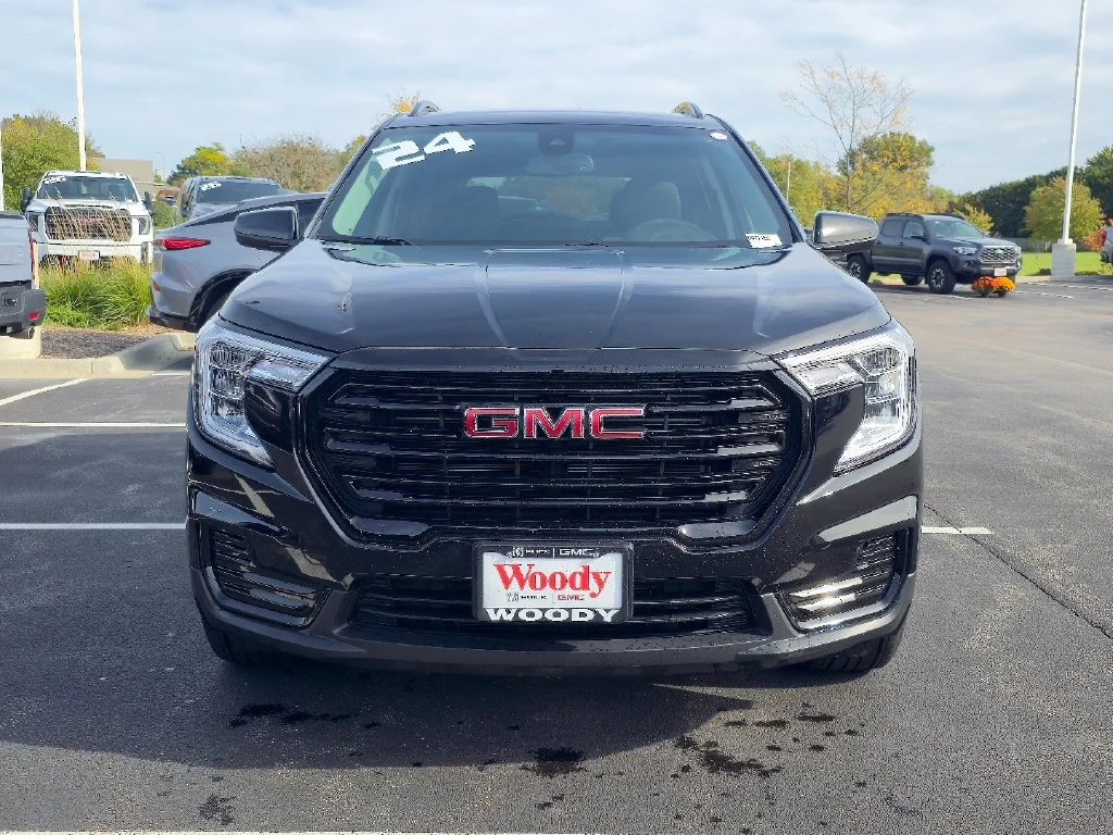 Certified Used 2024 Ebony Twilight Metallic GMC SLE image 4