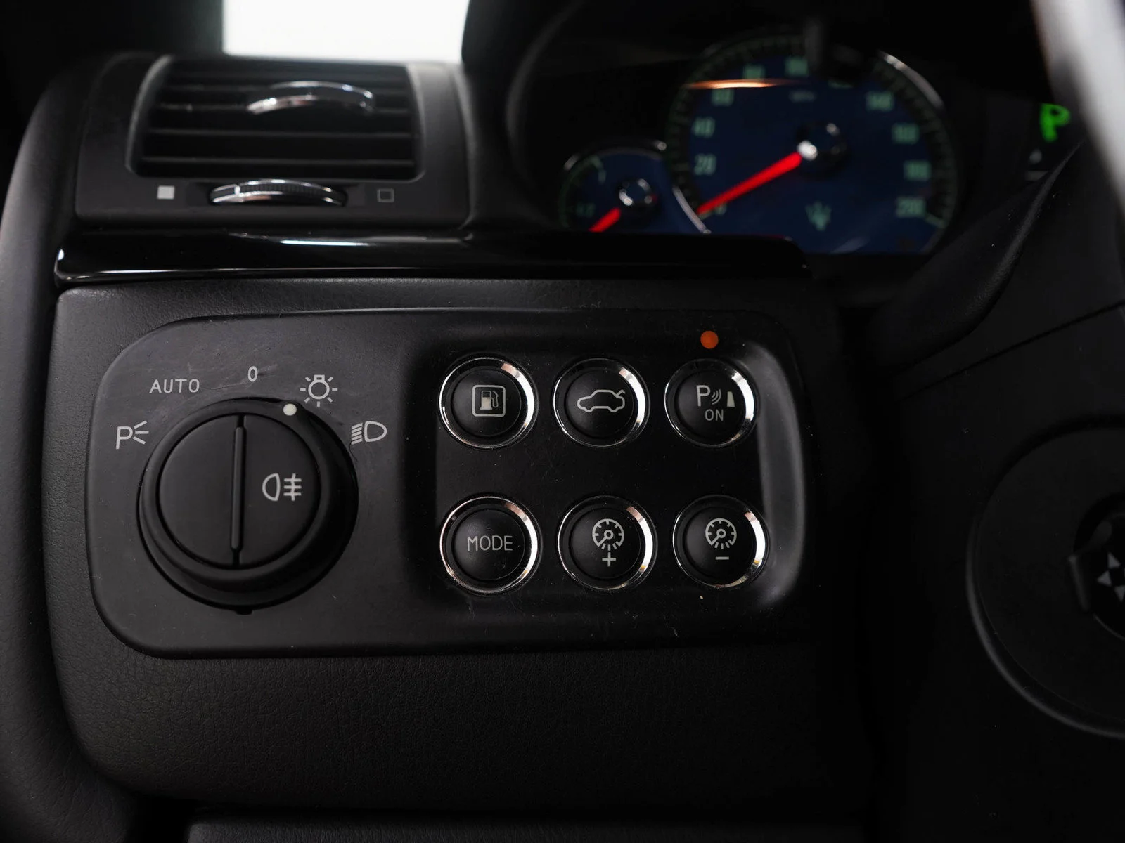Used 2015 Black Maserati 2dr Cpe GranTurismo Sport image 17