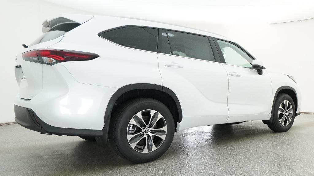 New 2026 Wind Chill Pearl Toyota XLE image 21