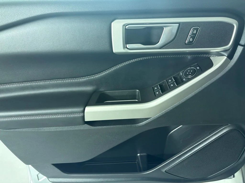 Used 2023 Silver Ford XLT image 19