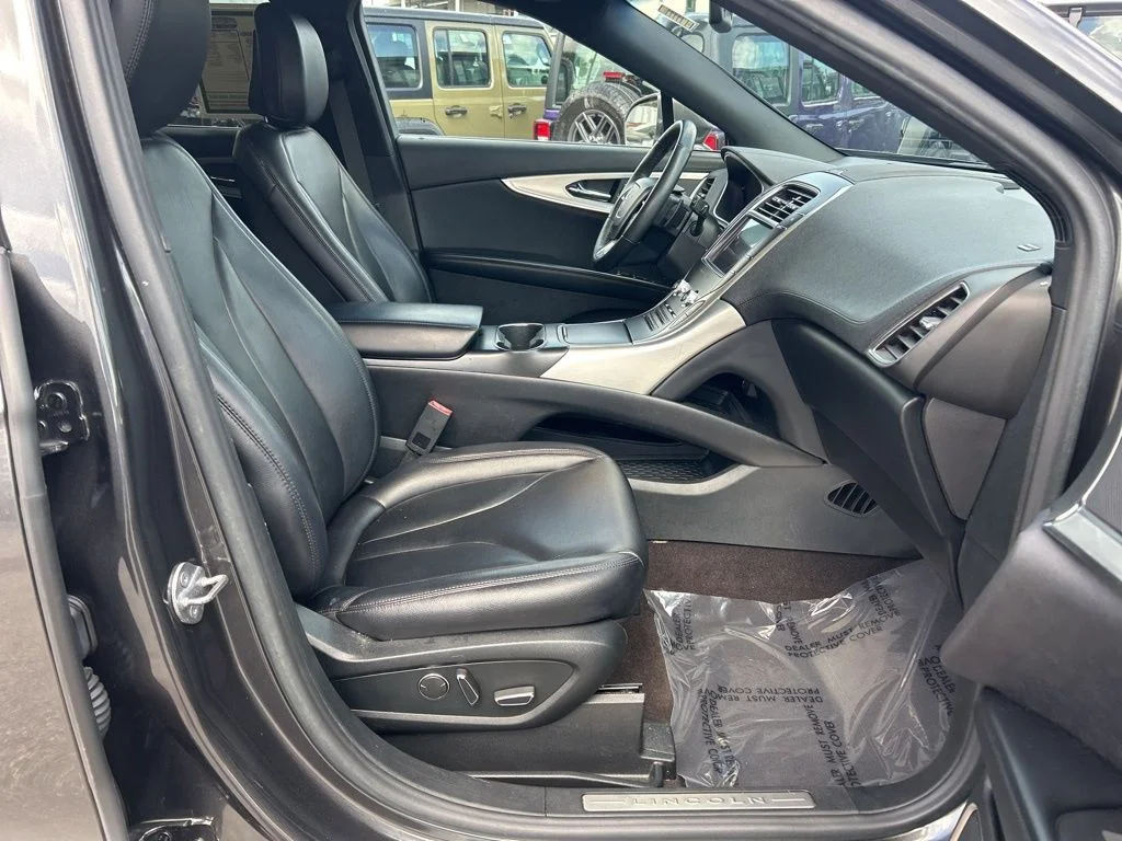 Used 2020 Gray Lincoln Standard image 24