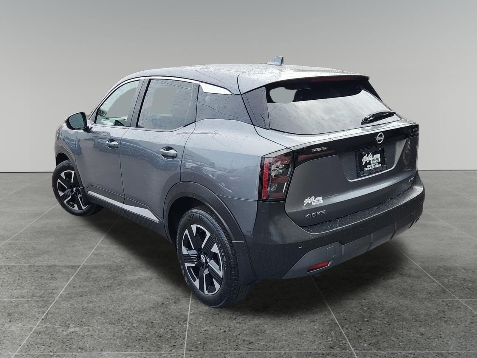 Used 2025 Gun Metallic Nissan SV image 5
