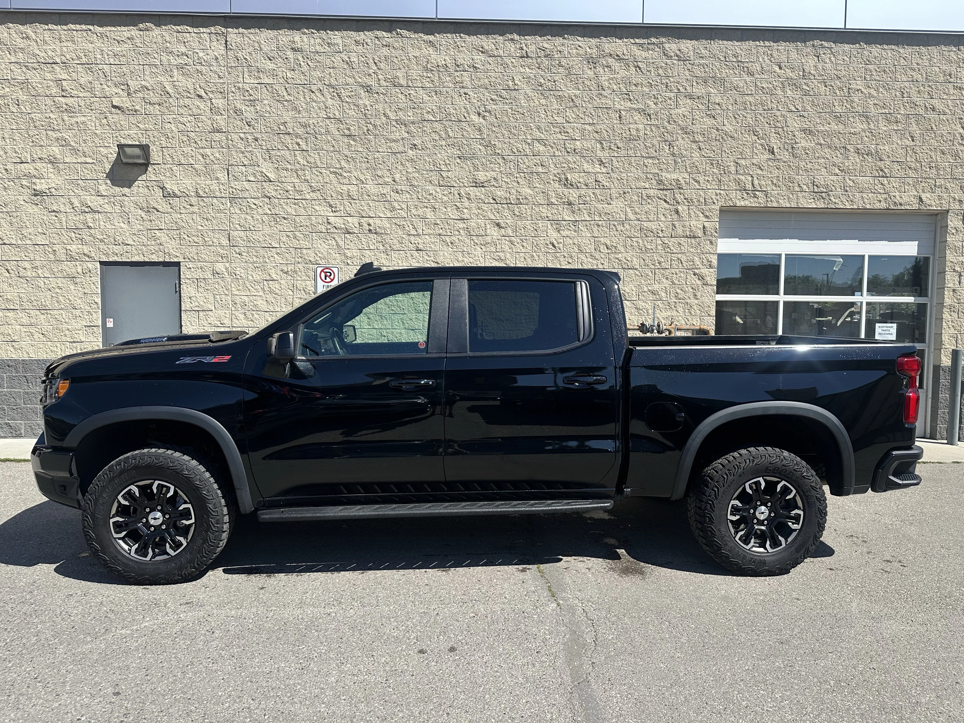 Certified Used 2025  Chevrolet ZR2 image 3