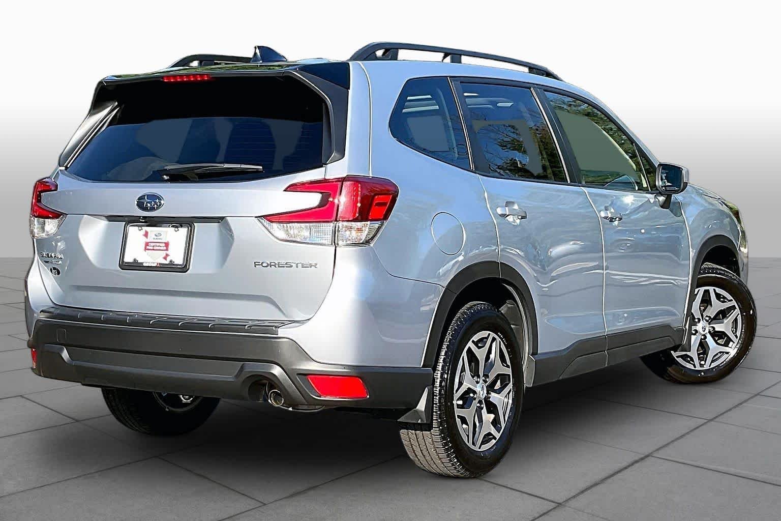 Used 2024 Ice Silver Metallic Subaru Premium image 13