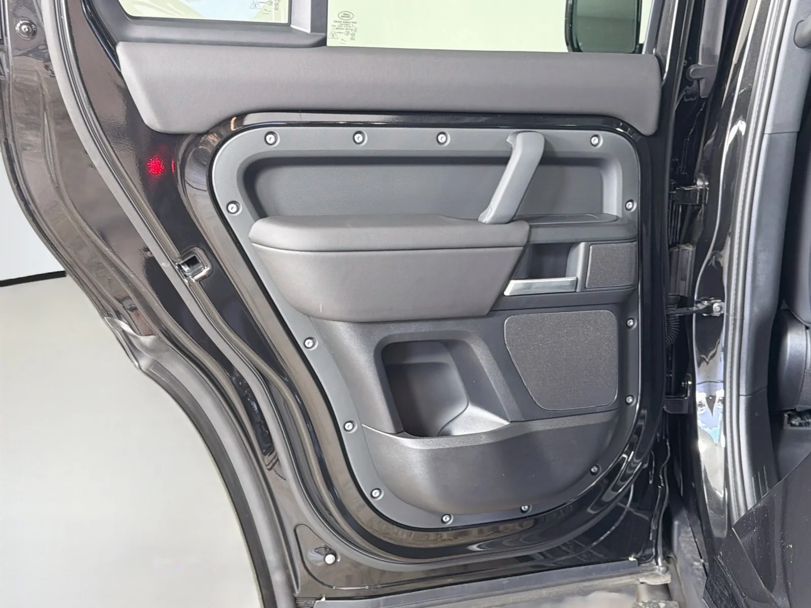 New 2026 Santorini Black Land Rover X-Dynamic SE image 26