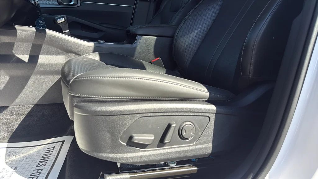 2025 Kia Sorento S - Photo 25