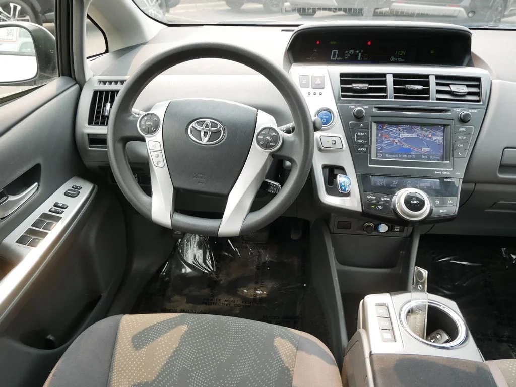 Used 2014 Silver Toyota Three image 13