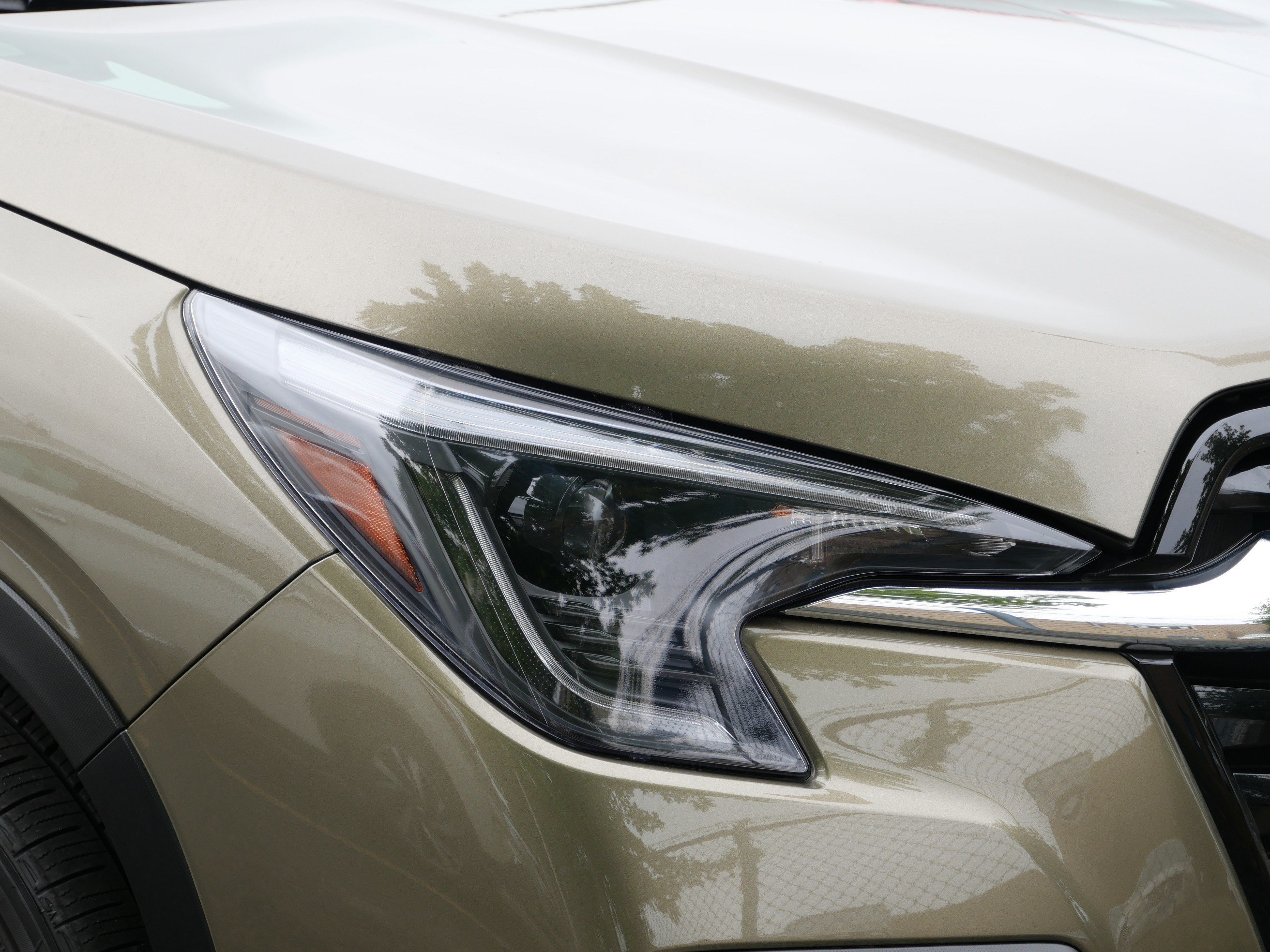 Used 2023 Autumn Green Metallic Subaru Limited image 2