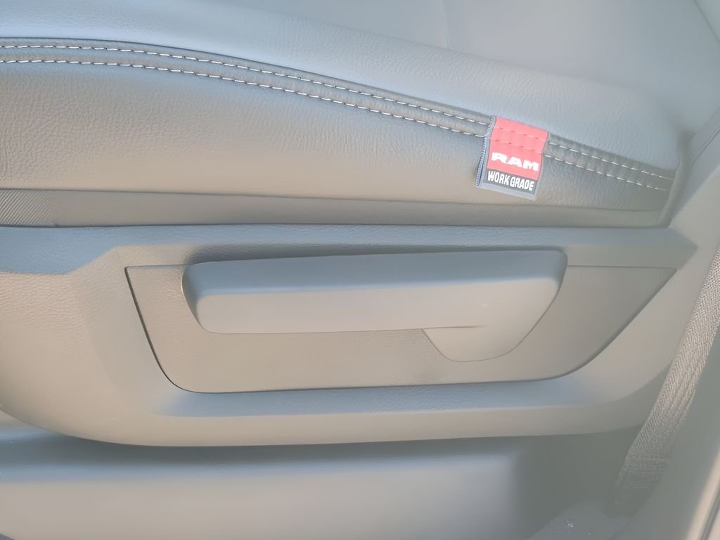 New 2026 Bright White Clear-Coat Exterior Paint RAM Tradesman image 29