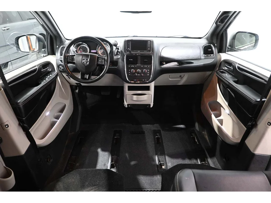 Used 2019 GRAY Dodge SXT Mobility Handicap Van image 21